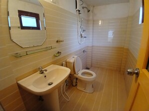 Comfort Room, Patio | Bathroom