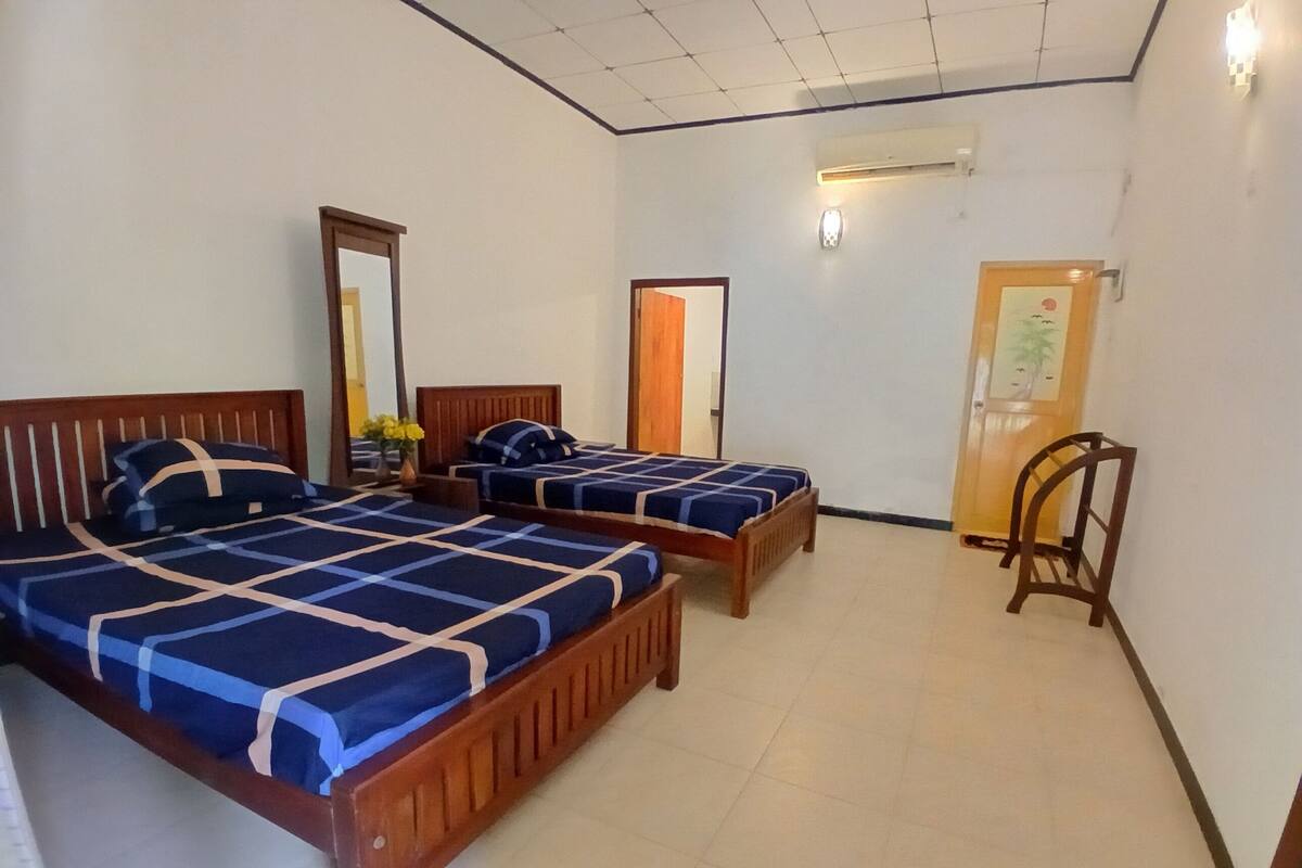Comfort Room, Patio