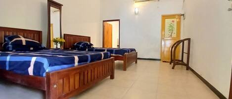 Comfort Room, Patio | Desk, iron/ironing board, free WiFi