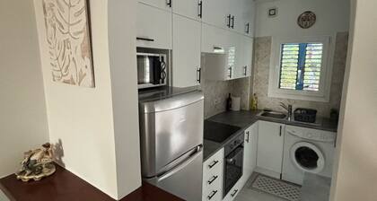 WINTER SUN BY THE MED1
Fully remodeled townhouse 5 minutes' walk from sea front
