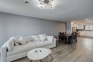TV, fireplace - Dells Lakefront Luxe Haven (Wisconsin Dells)
