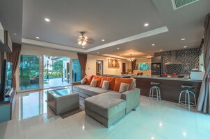 Villa | Living area