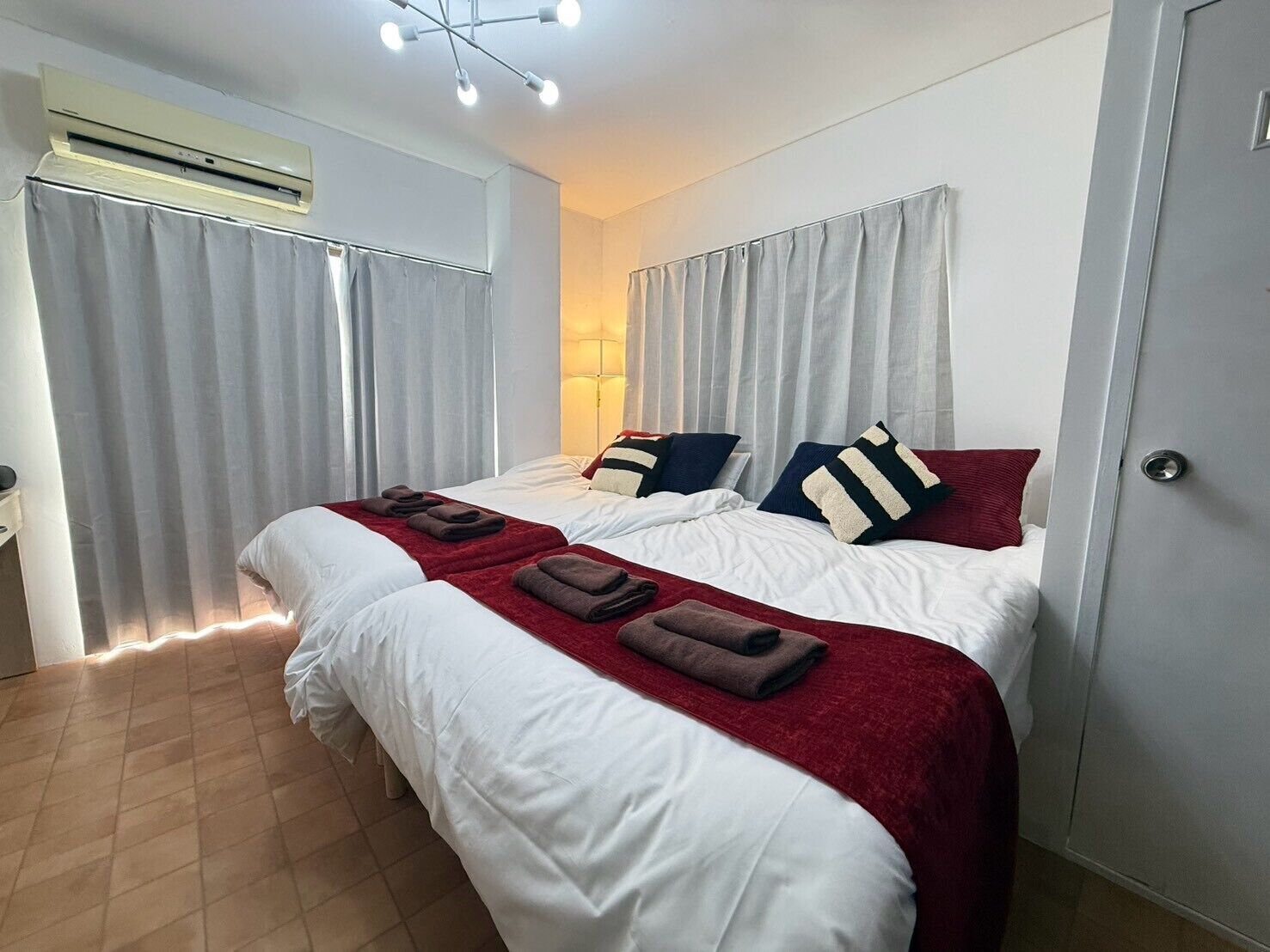 Twin Room | WiFi (free), bed sheets