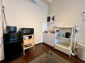 Room | Private kitchen | Full-size fridge, microwave, oven, stovetop - Copo okazaki (Tokyo)