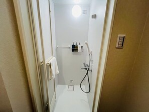 ห้องพัก | ห้องน้ำ | ฝักบัวในอ่างอาบน้ำ, ไดร์เป่าผม, ผ้าเช็ดตัว, ยาสระผม