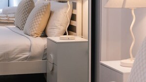 A modern hotel room with a neatly made bed, two bedside tables with lamps, and a large mirror. - Bright 3BR Home| 2 Baths |Close to CBD & Hospitals (Herston)