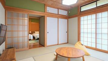 4 室のベッドルーム、WiFi (無料)、ベッドシーツ