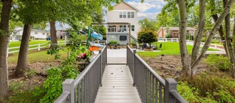 Lakeside Retreat! Kayaks, Ping Pong & Firepit