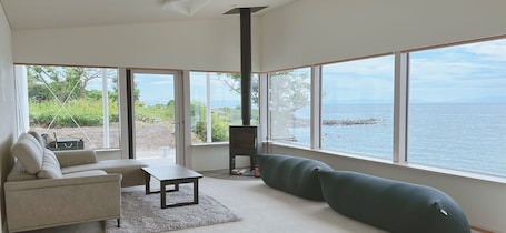 TV. Ocean view with sauna | SEN VILLA TOYA Private villa with ocean view / Abutagun Hokkaidō