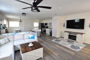 Smart TV, chimenea y videojuegos 