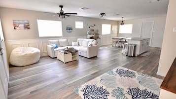 Smart TV, chimenea y videojuegos