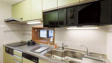 Fridge, microwave, stovetop, cookware/dishes/utensils