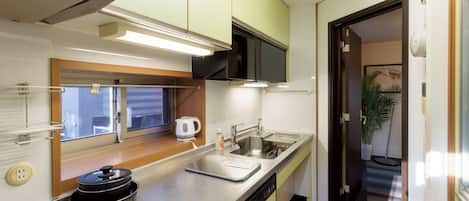 Fridge, microwave, stovetop, cookware/dishes/utensils