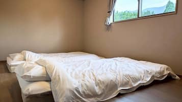 2 bedrooms, desk, free WiFi, bed sheets