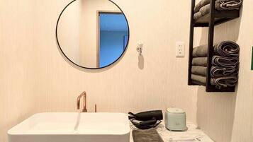 Hårtørrer, håndklæder