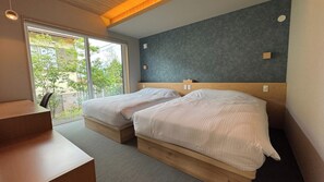 Escritorio, wifi gratis y ropa de cama