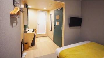 1 bedroom, desk, free WiFi, bed sheets