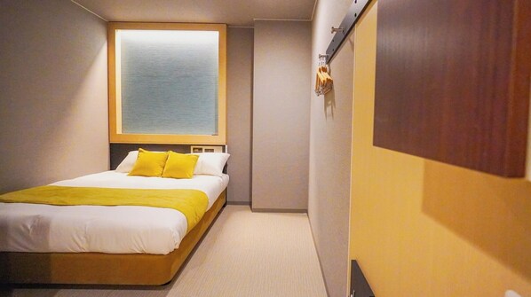 1 室のベッドルーム、デスク、WiFi (無料)、ベッドシーツ