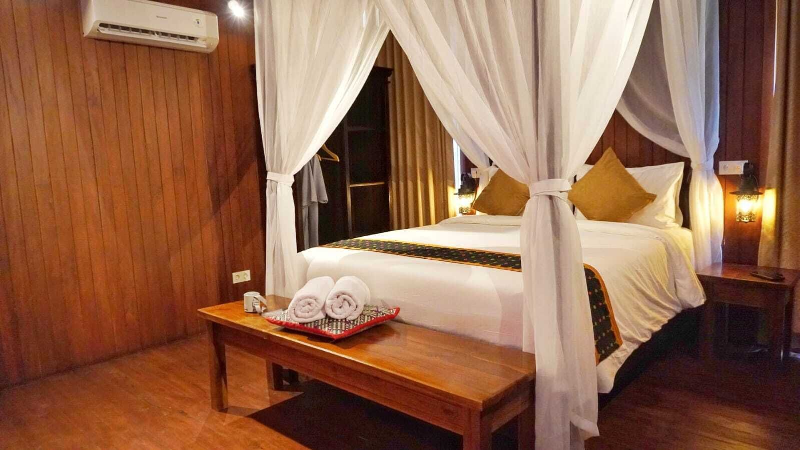 Escritorio, wifi gratis y ropa de cama 