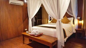 Basic Villa | Desk, free WiFi