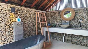 Basic-Villa | Schreibtisch, kostenloses WLAN, Bettwäsche