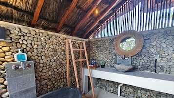 Basic Villa | Desk, free WiFi