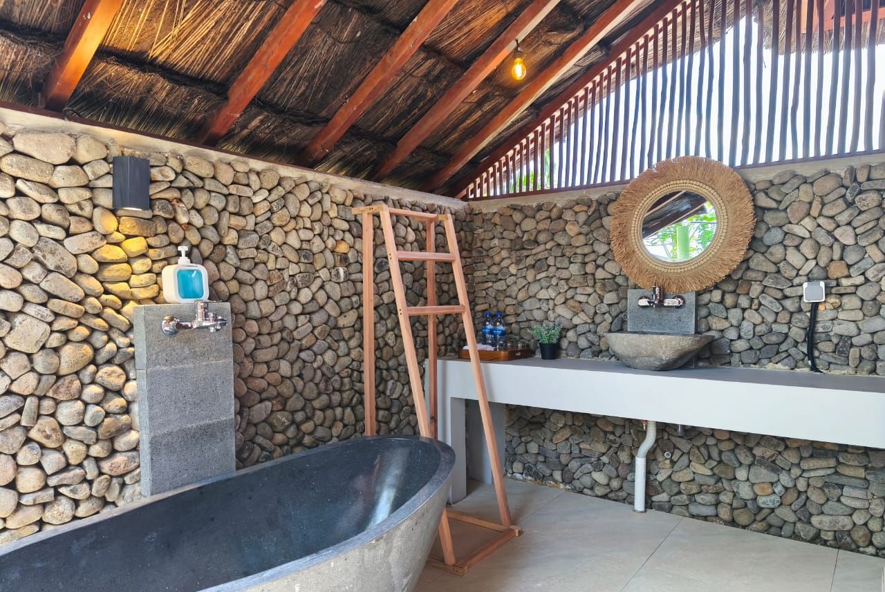 Basic Villa | Desk, WiFi (free), bed sheets