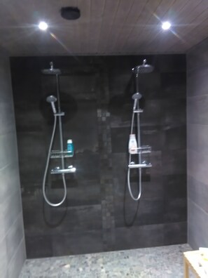 Whirlpool, Haartrockner, Bidet, Handtücher
