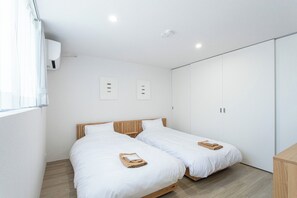 3 bedrooms, desk, free WiFi, bed sheets