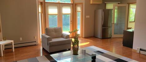 Smart-TV, Kamin, Stereoanlage