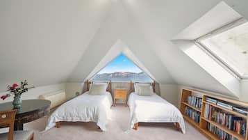 4 bedrooms, iron/ironing board, free WiFi, bed sheets