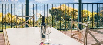 Blue Mountains Rhapsody - Point Blank Views Clifftop