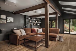 TV, peis og kontorer