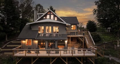 Luxury Retreat w/ Hot Tub on Shenandoah River