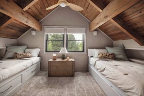 4 soverom, strykejern/-brett, reiseseng for barn og wi-fi