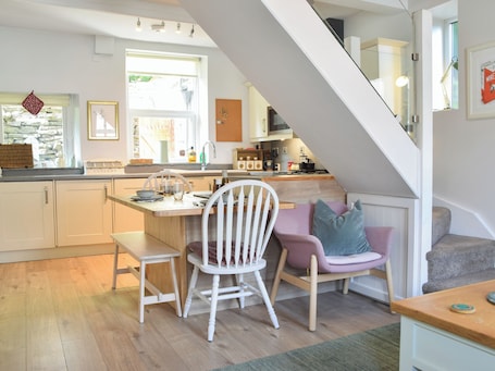 Dishwasher. 1 bedroom accommodation in Glossop