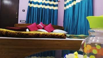 Habitación Deluxe doble, Aire acondicionado | Ropa de cama hipoalergénica, caja fuerte, escritorio