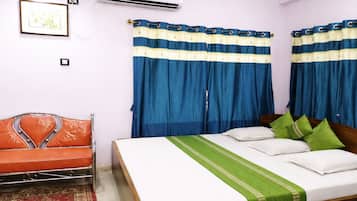 Habitación Deluxe doble, Aire acondicionado | Ropa de cama hipoalergénica, caja fuerte, escritorio