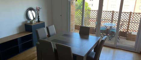 Apartment | Dining