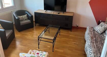 Spacious Flat Near Beach