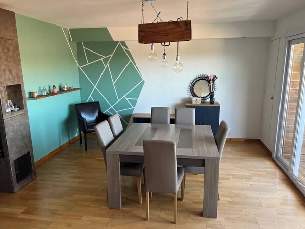 Apartment | Dining