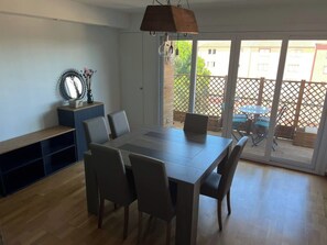 Apartment | Dining