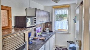 Kaffetrakter/tekoker, kjøleskap, mikrobølgeovn og ovn