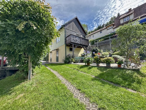Ferienhaus mit Balkon & Garten im Thüringer Wald