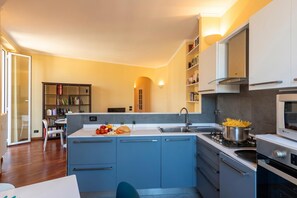 Familienapartment, Mehrere Schlafzimmer (Lovely Apartment Via Nizza) | Eigene Küche