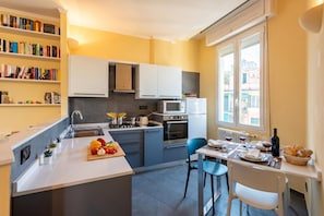 อพาร์ทเมนท์สำหรับครอบครัว, หลายห้องนอน (Lovely Apartment Via Nizza) | ครัวส่วนตัว | ตู้เย็น, ไมโครเวฟ, เตาอบ, เตาประกอบอาหาร