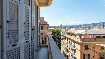 Familie appartement, 2 slaapkamers, balkon (Lovely Apartment with Balcony Via) | Balkon