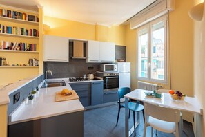 Family Apartment, 2 Bedrooms (Lovely Apartment Via Nizza) | Private kitchen