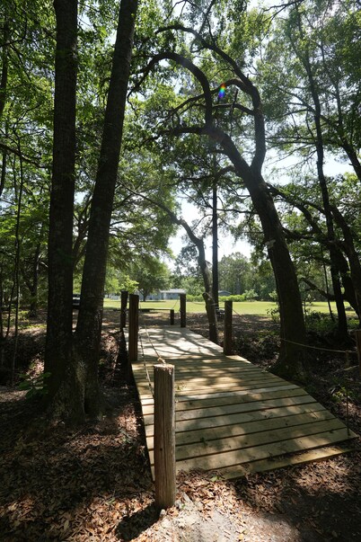 Lowcountry Orchard Getaway: 4-bedroom house in lovely Yemassee, SC Sleeps 12
