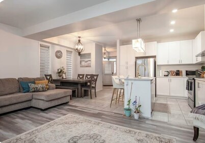 Comfy 3bed Woodstock Escape Upper Level home with 2nd floor Living Room,AC +more